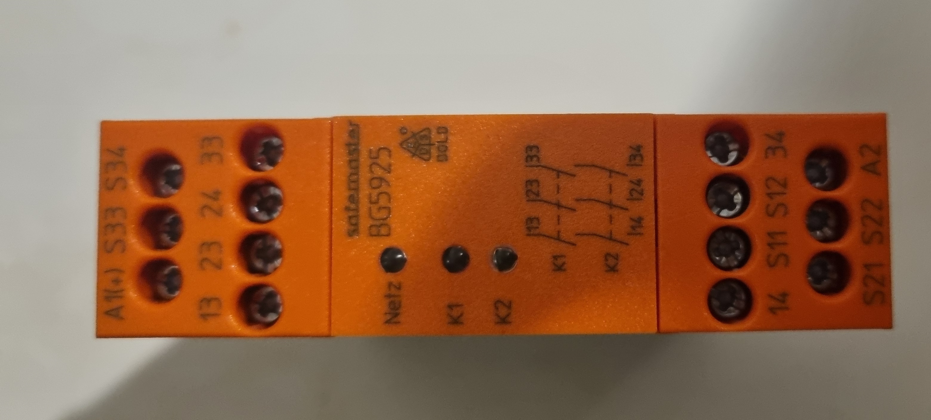 SCHMERSAL BGS 925.03 - Przekaźnik bezpieczeństwa / moduł E-STOP